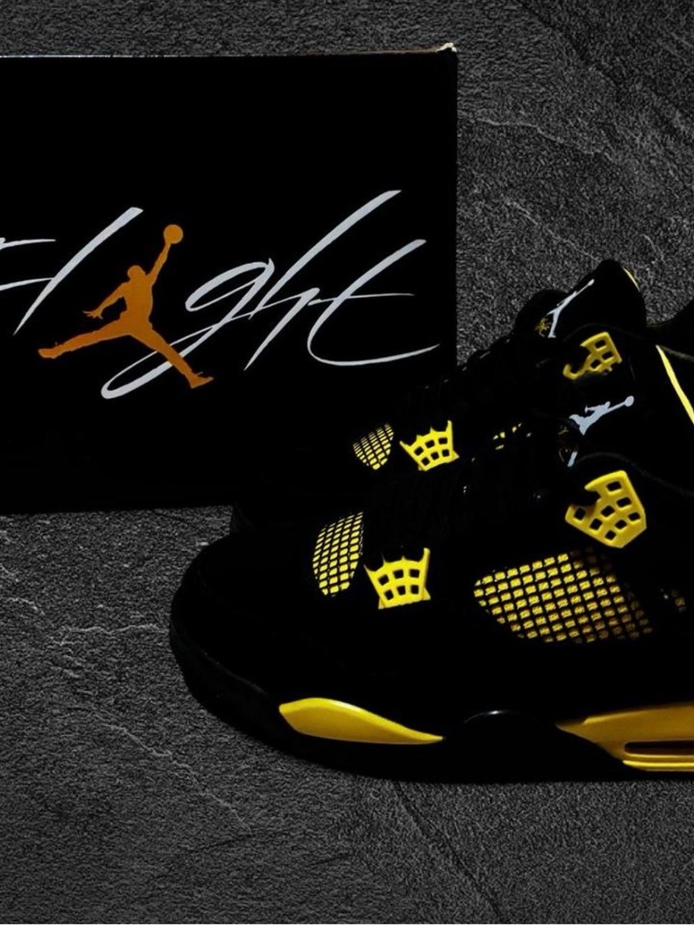 Air Jordan 4 Retro Men’s Sneakers - Black/Yellow
